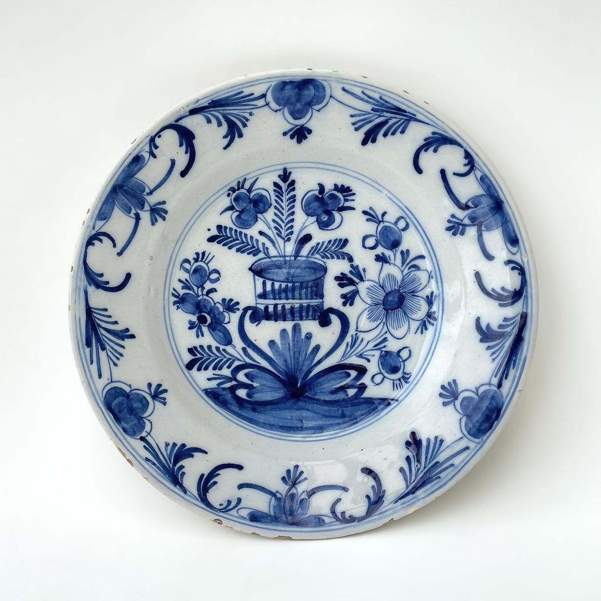 A Dutch Delft Plate, late 18th century